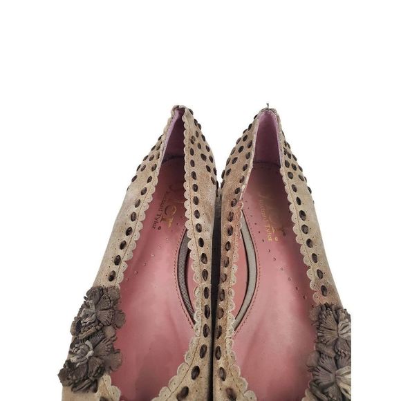 Richard Tyler Leather Flower Accent  Pointed Toe Flats - Picture 7 of 12